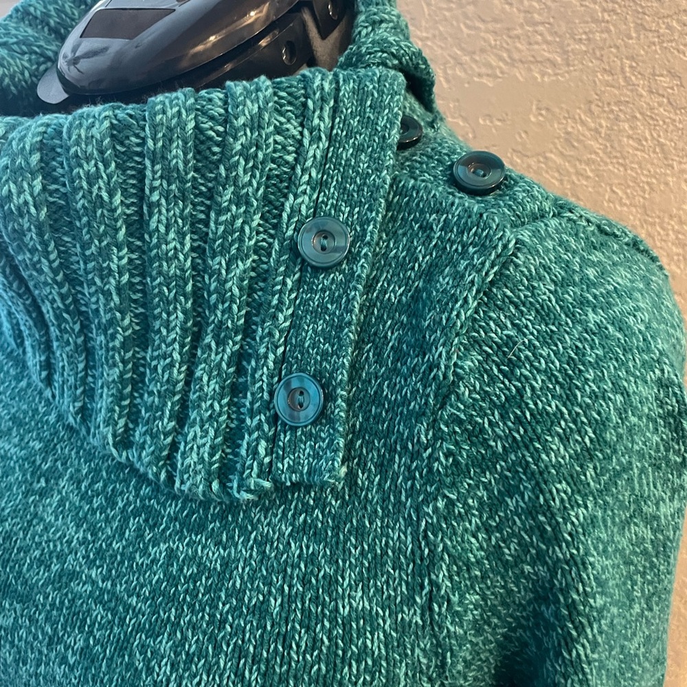 Ladies lovely dressy sweater in bright turquoise.